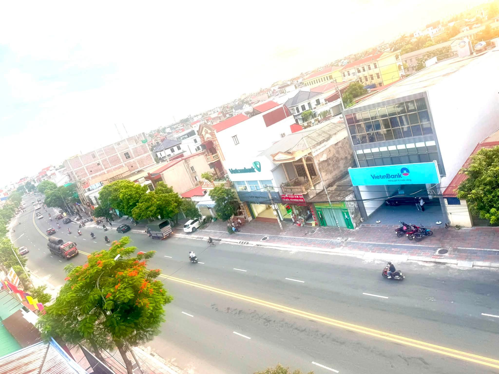 Bán tòa nhà 5 tầng thang máy trung tâm thị trấn Vĩnh Bảo (cũ)